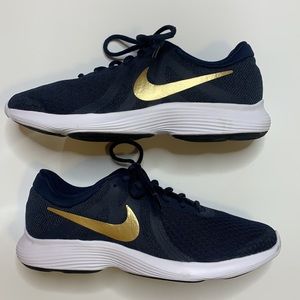 Nike Revolution 4
